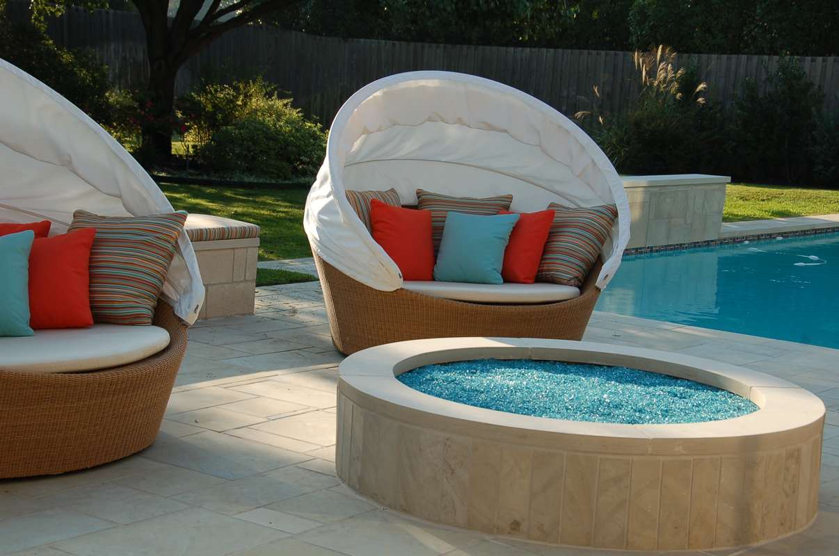 Rosegrove firepit with loungers